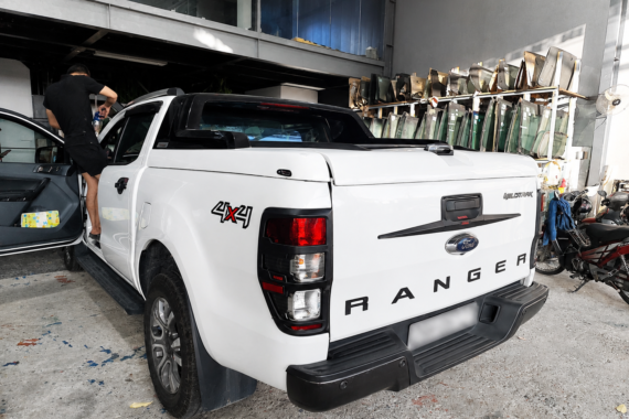 ChatGPT Image Jun 8, 2026, 09_15_59 AM Thay kính Ford Ranger tại Đà Nẵng